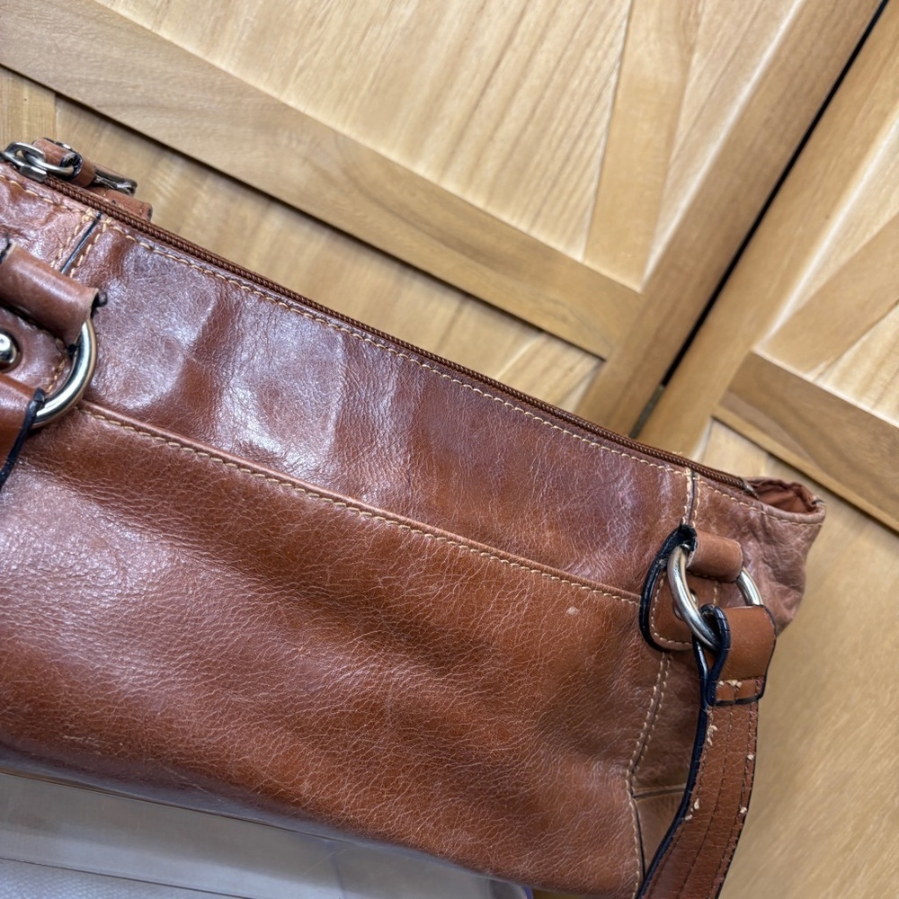 Giani Bernini Brown Leather Shoulder Bag with Timeless Design - Picture 5 of 10